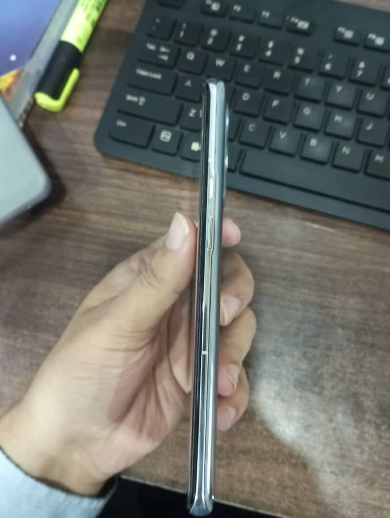 OnePlus 9 Pro 8/256 Dual Sim Pta Approved Minor Pin Dot 4