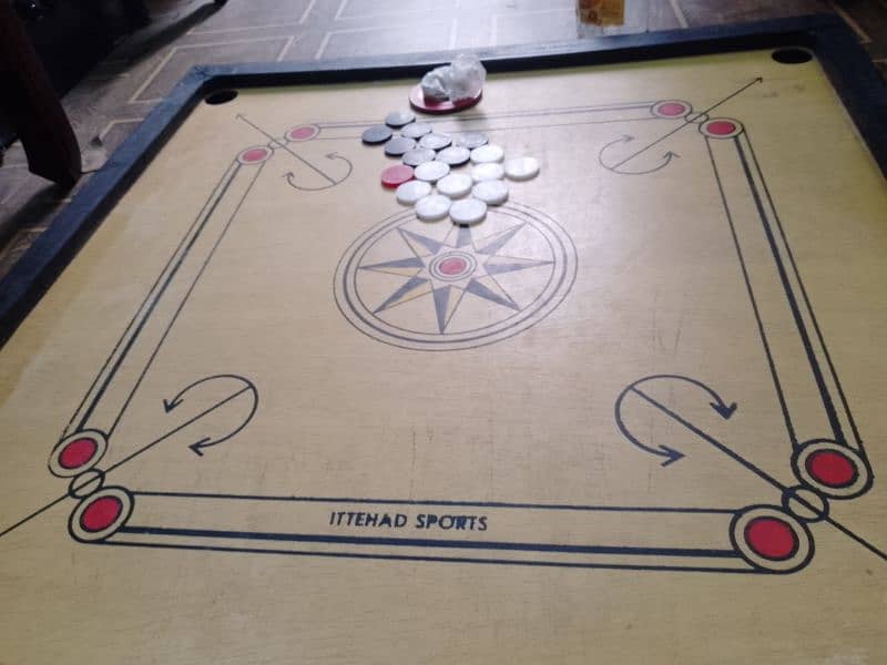 ittehad 32 ×32 inches carrom board sale with goats sreager and pauder 2