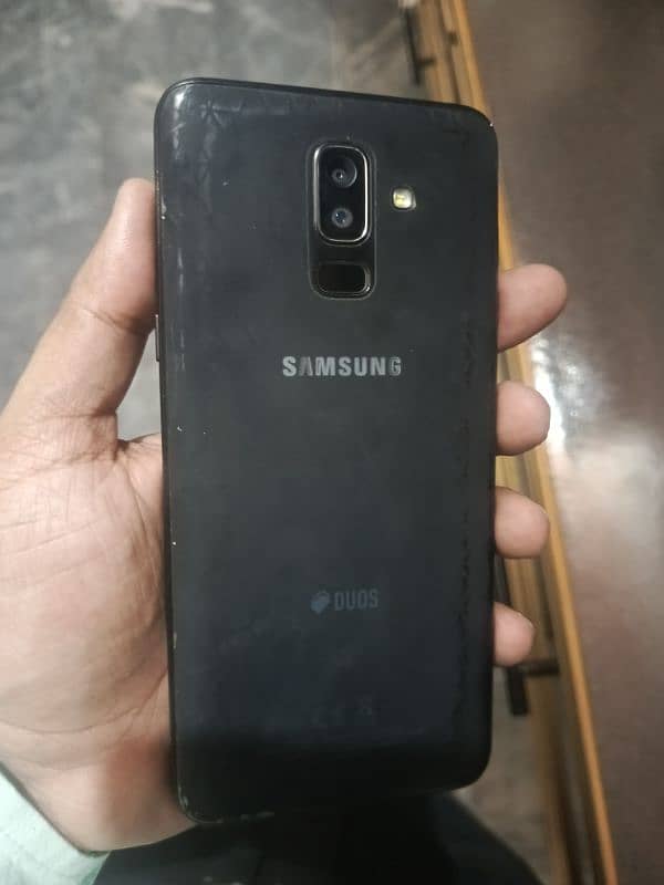 Samsung Galaxy j8 1