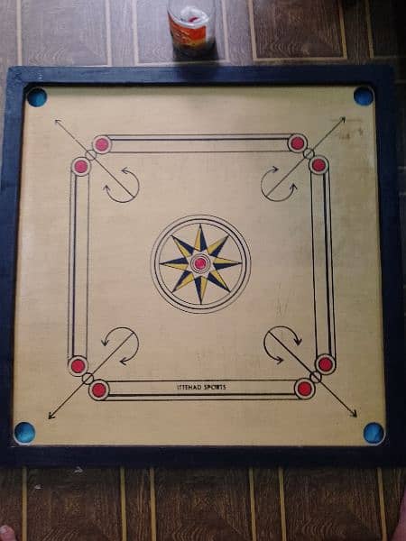 ittehad 32 ×32 inches carrom board sale with goats sreager and pauder 4