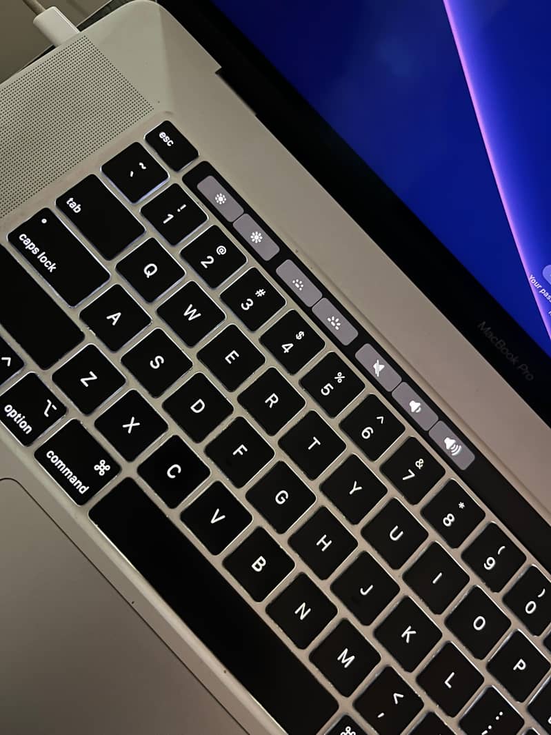 Macbook Pro 2019 16 inch | corei7 9gen | 32ram 512ssd | 2.6GHz 8