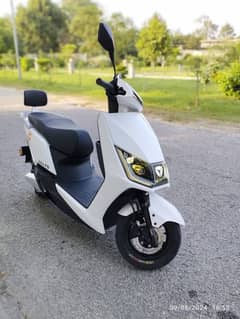 Yadea electric scooty T9 model urgent for sale