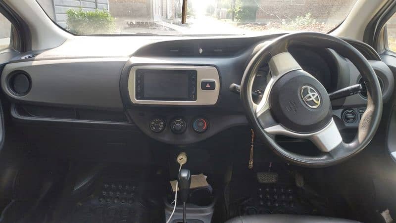 Toyota Vitz   2014/2017 3