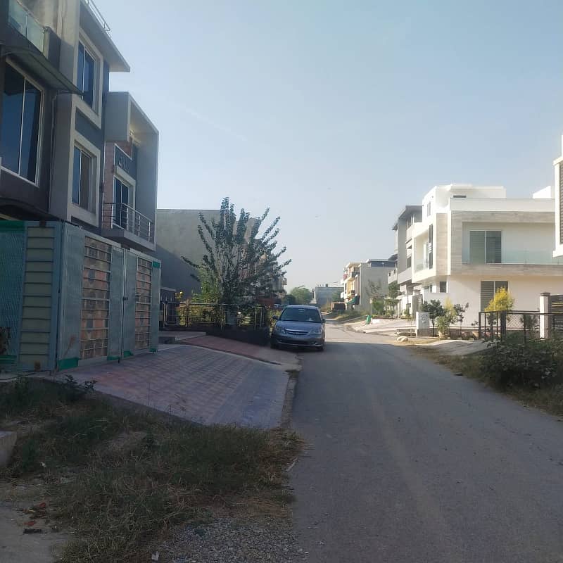 Upper Portion for Rent in D-12 Islamabad (25x40) 4