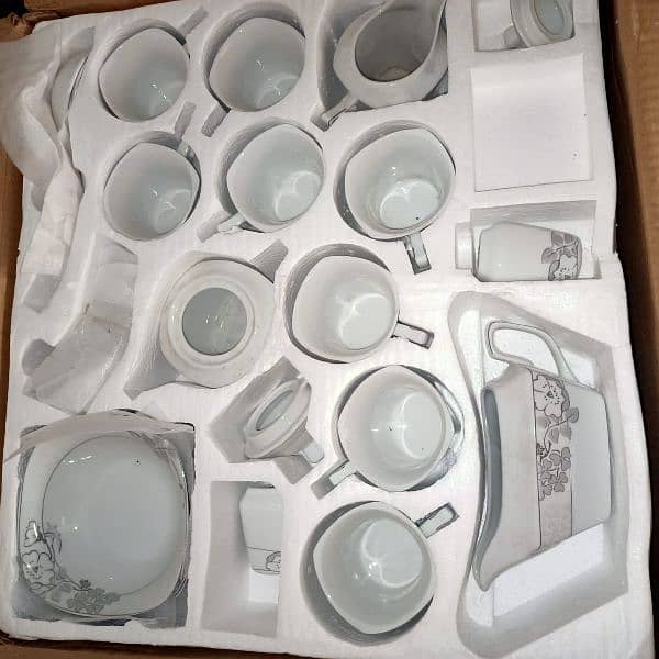 75 PCs Dinner Set for sale 0