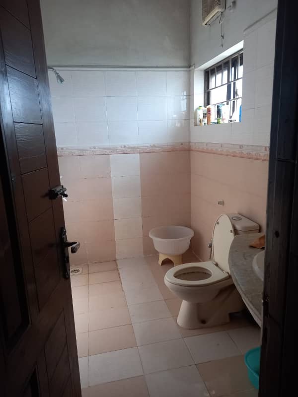 1 kanal upper portion available for rent 1