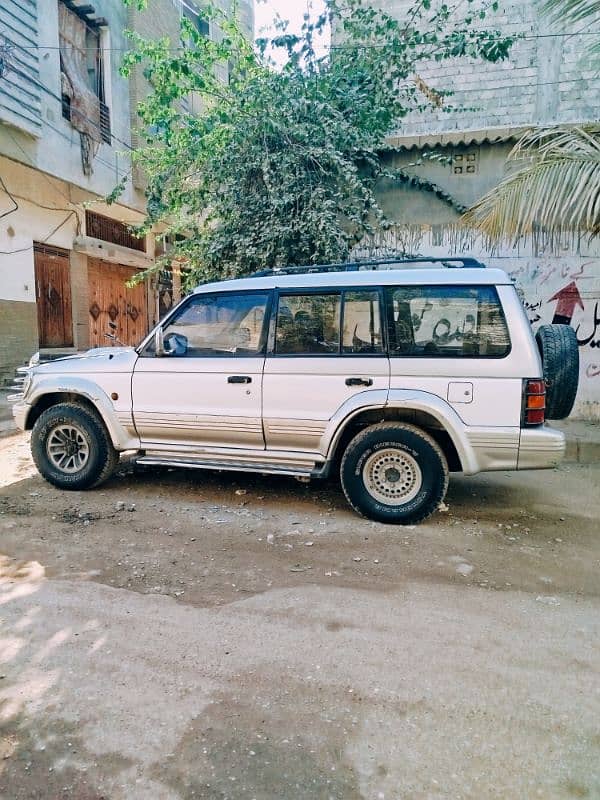 Mitsubishi Pajero 1990 7