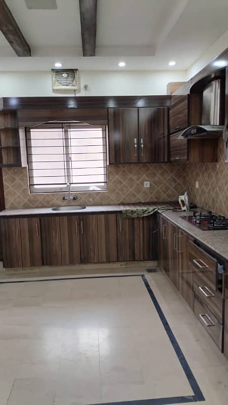 Stunning 5 Marla House In Bahria Town - Sector C Available 9