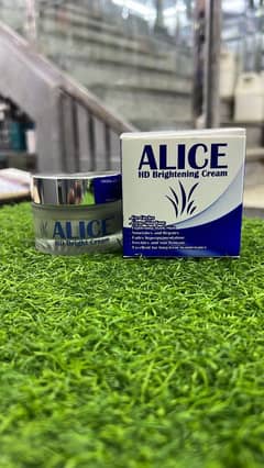 Alice HD Brightening Cream