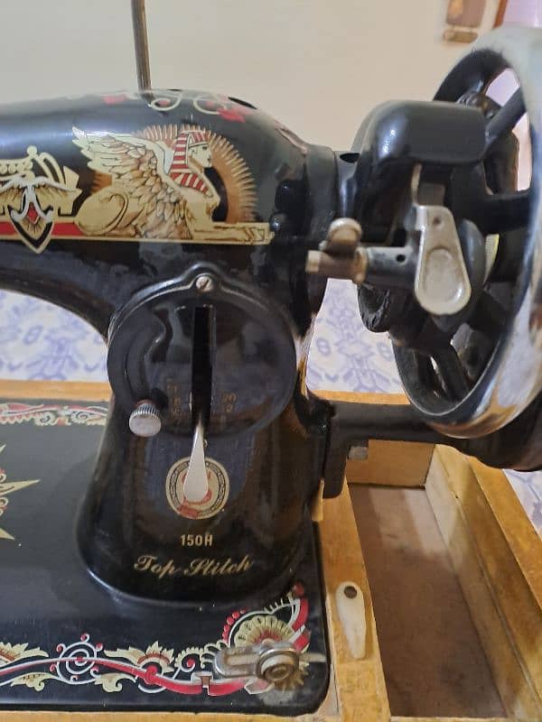 SINGER SEWING MACHINE IN A VERY GOOD CONDITION 10/10 6