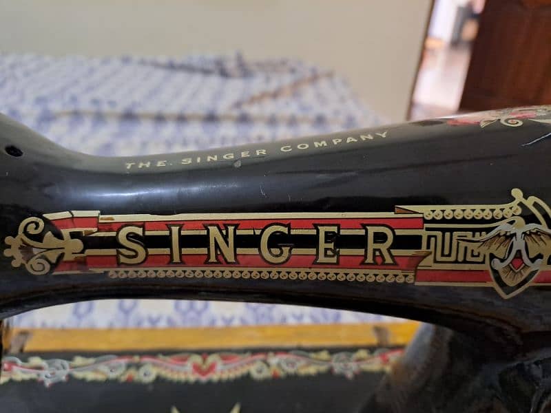 SINGER SEWING MACHINE IN A VERY GOOD CONDITION 10/10 17