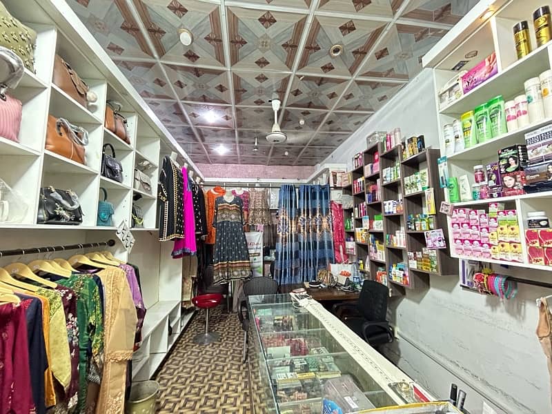 Runing Bussiness shop for sale ladies garments and cosmetics 0