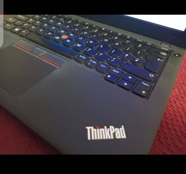 Lenovo Thinkpad x260 Core i5 6 Gen 8 Ram 256 SSD.  Dual battery 3