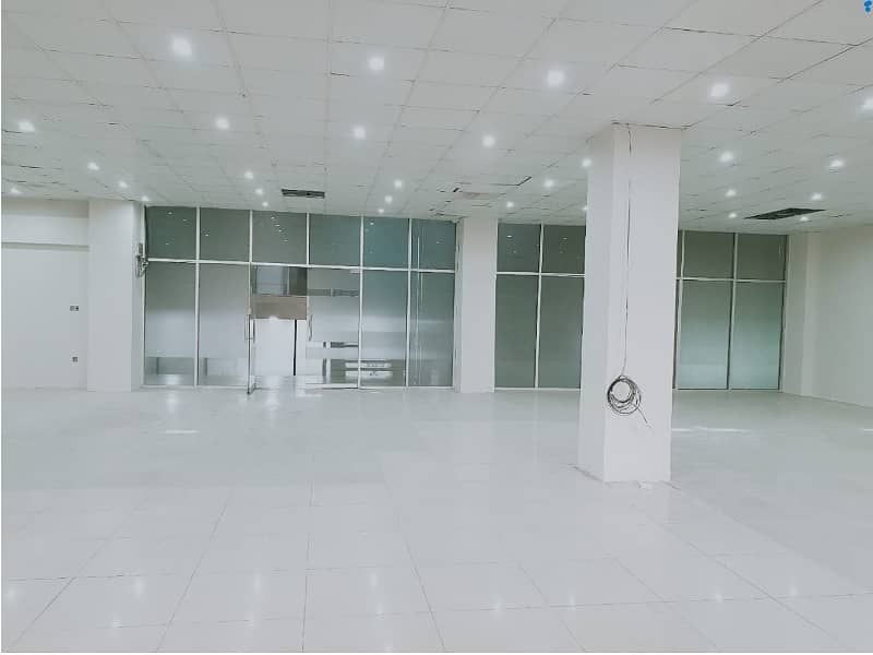 Area 3000 SqFt Corporate Office Available For Rent On Reasonable Rent in Main Boulevard Road Gulberg 3 Lahore 2