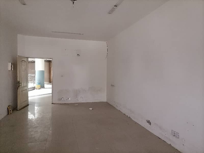 550 Square Feet Office For Grabs In Gulberg 1