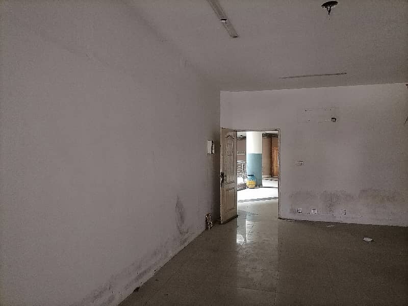 550 Square Feet Office For Grabs In Gulberg 2