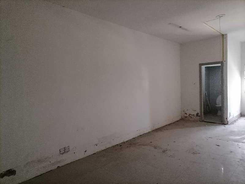 550 Square Feet Office For Grabs In Gulberg 3