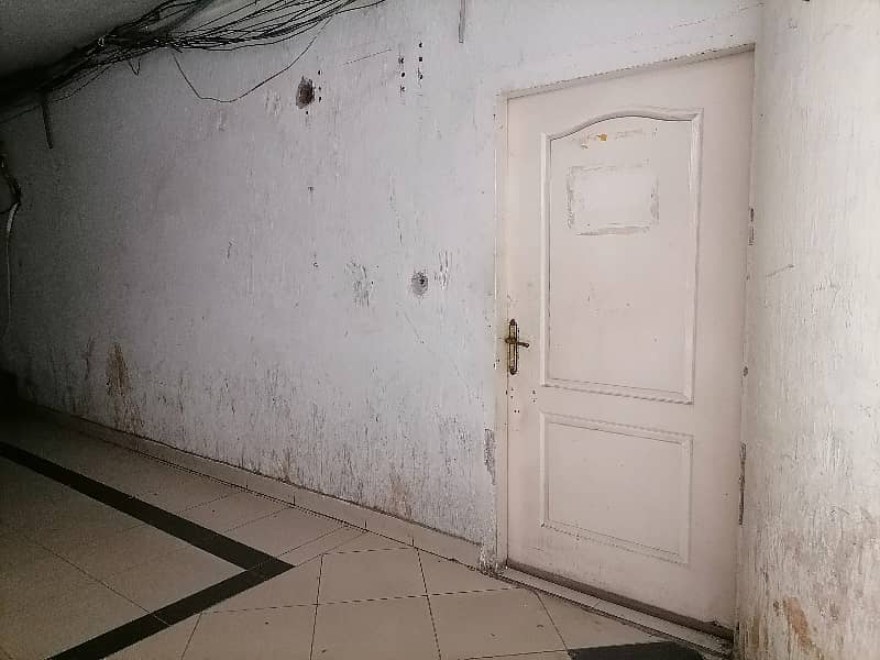 550 Square Feet Office For Grabs In Gulberg 7