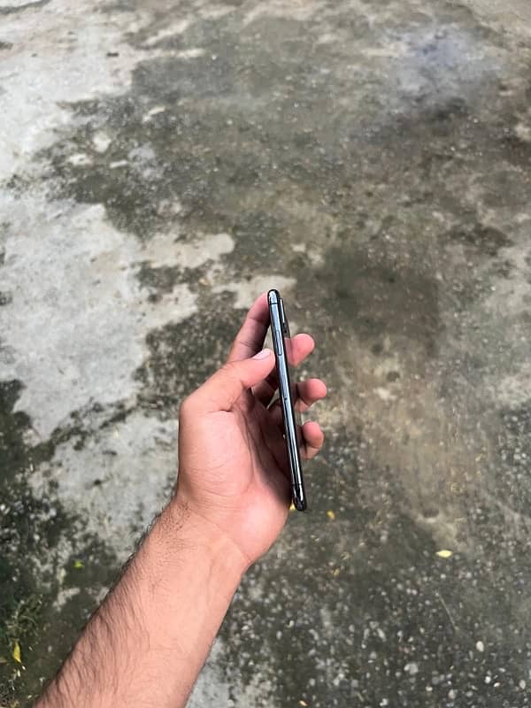 iphone xs 64 gb non pta 10/10 waterpack 2