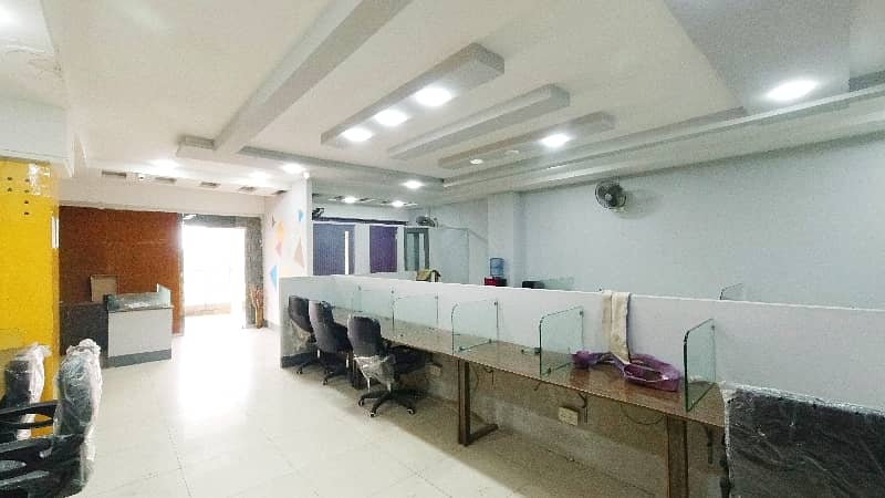 Prime Location Office Sized 1200 Square Feet In Main Boulevard Gulberg 10