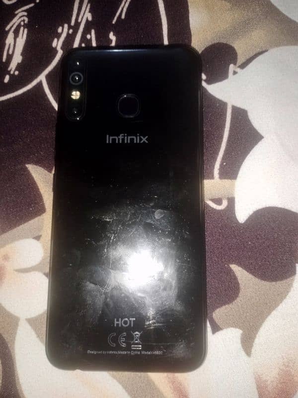 Infinix Hot 8 Ram 4gb ROM 64gb condition 10 by 9 hai Ugent sale 0