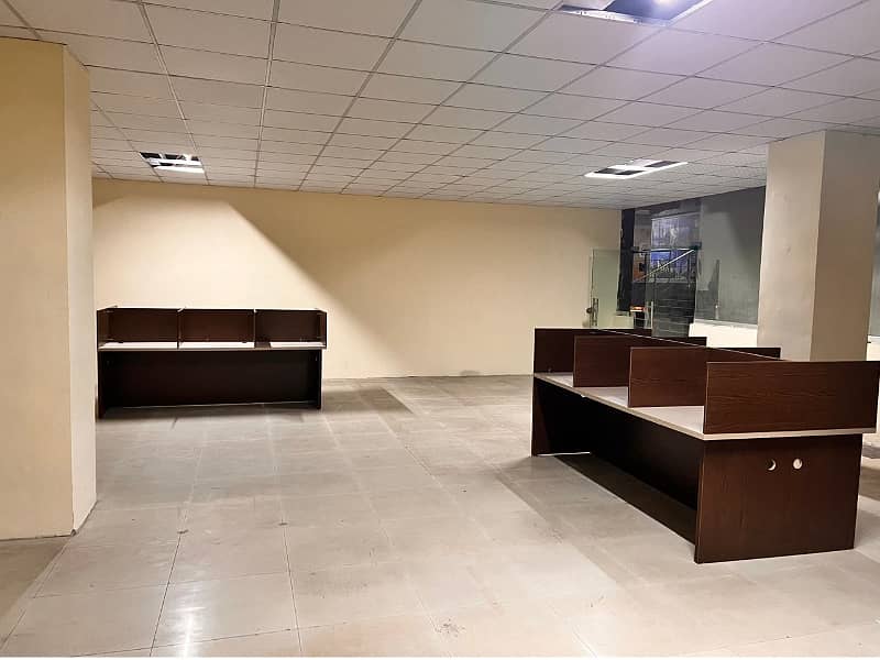 Area 1200 square Feet Brand New Corporation Office Available For Rent in Main Boulevard Road Gulberg 3 Lahore 0