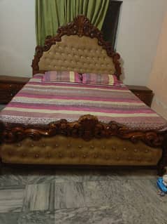 king bed with matras and 2 sid tables