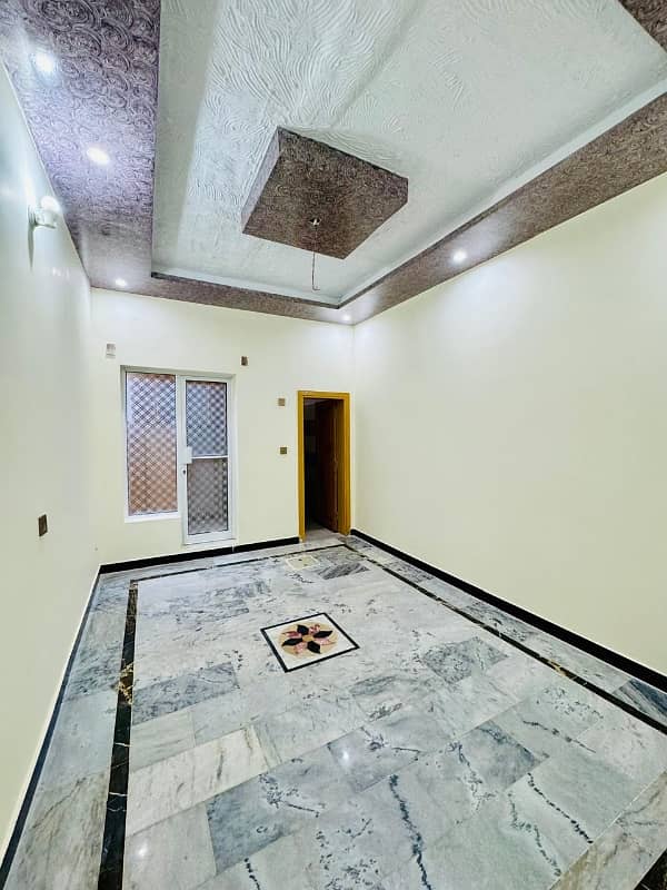 Prime Location House For Grabs In 5 Marla Peshawar 11