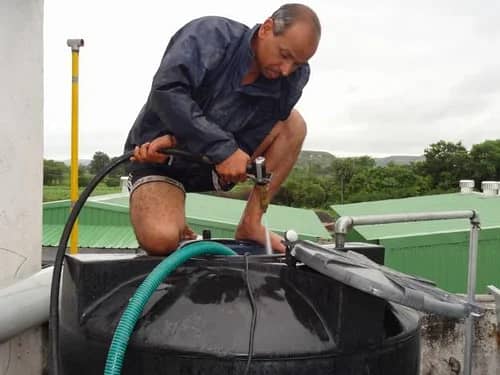 Water Tank Cleaning Services | Roof WaterProofing Services | Leakage 1