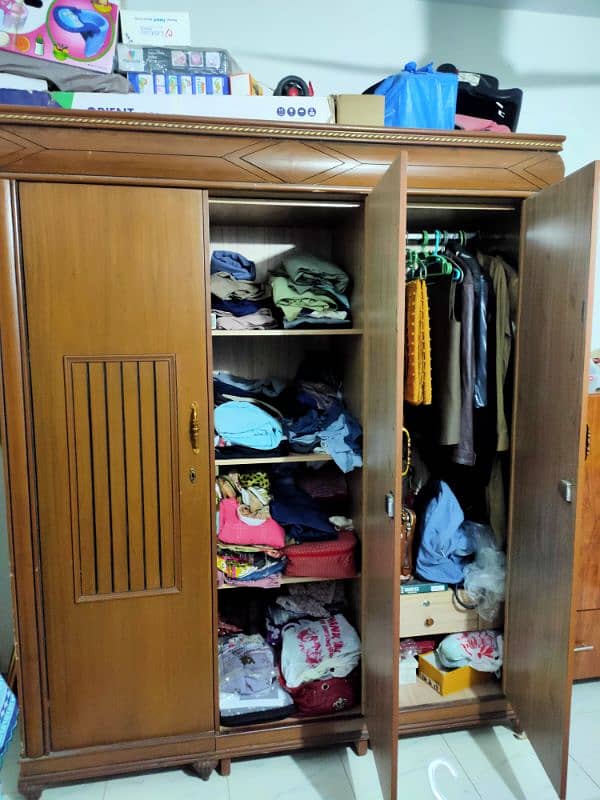 Almari Wardrobe 3 Doors 1