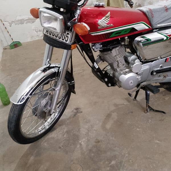 Honda 125 cc special edition for sale Whatsapp no 03446350322 3