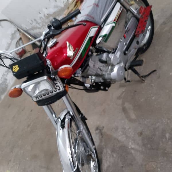 Honda 125 cc special edition for sale Whatsapp no 03446350322 5