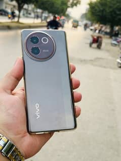 Vivo V30e