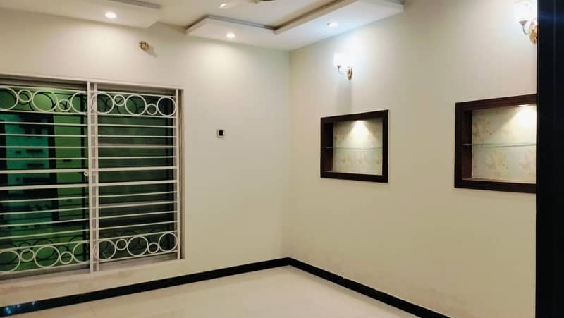 House Sized 5 Marla Is Available For sale In Bahria Town - Block AA 3