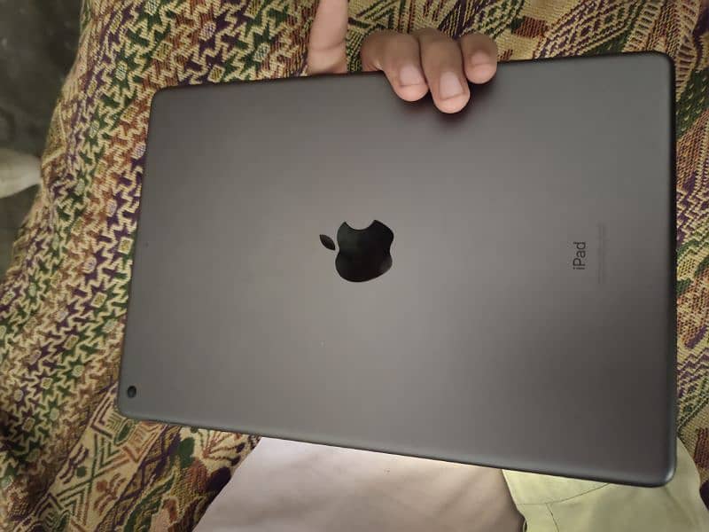 IPAD 8TH GENERATION 0