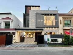 10 Marla House For Rent In Sector C Bahria Town Lahore Near To Commercial Hub , Everything Is Walking Distance, Super Hot Location Deal Done With Owner Meeting