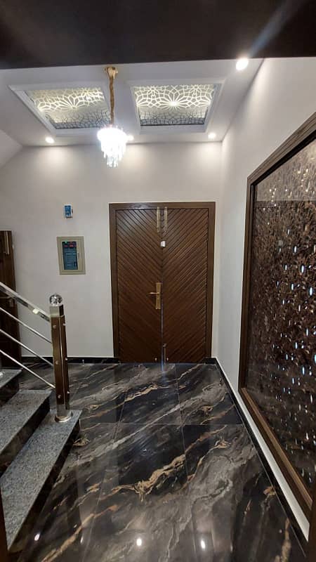 10 Marla House For Rent In Sector C Bahria Town Lahore Near To Commercial Hub , Everything Is Walking Distance, Super Hot Location Deal Done With Owner Meeting 9