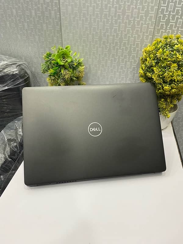 Dell latitude 5300 core i5 8th gen touch screen 8/256 SSD 4