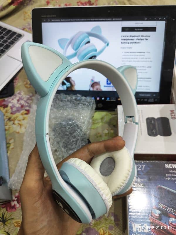 airpod max and cat ear headphones 1