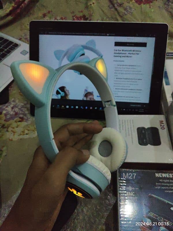 airpod max and cat ear headphones 4