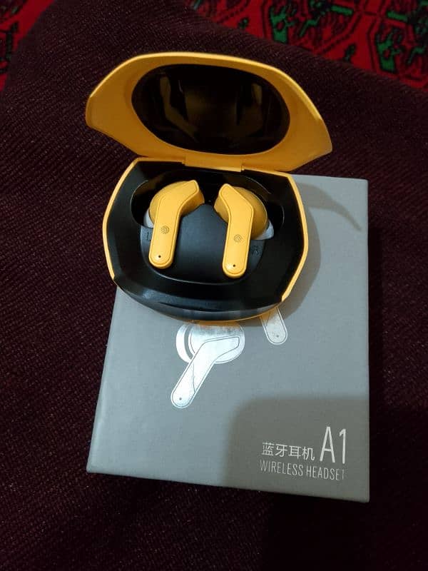 AJAAZ ear buds condition 10/10 serious buyer contact me 2