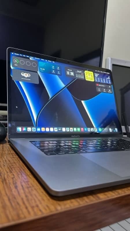 MacBook pro 2019 core i9 32gb ram 2