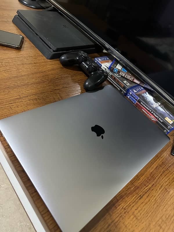 MacBook pro 2019 core i9 32gb ram 3