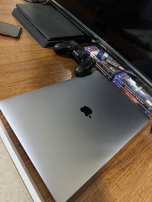 MacBook pro 2019 core i9 32gb ram 5