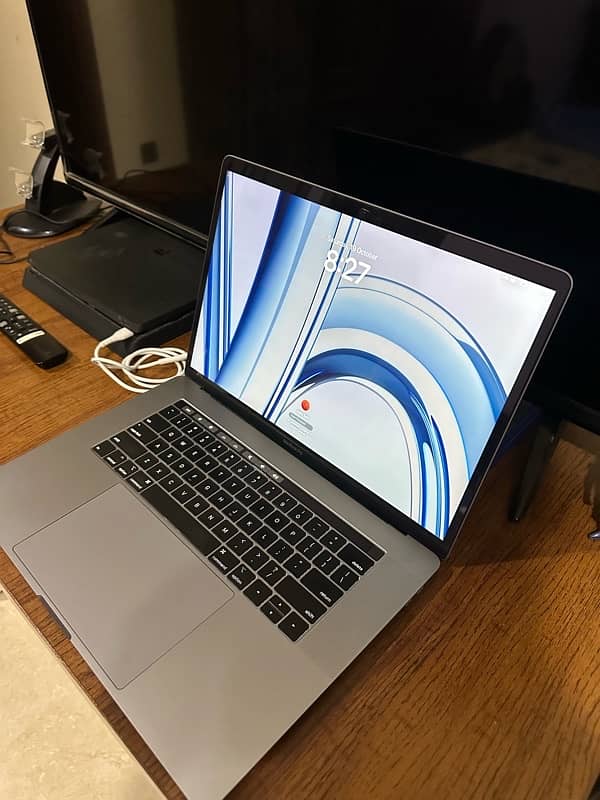 MacBook pro 2019 core i9 32gb ram 7