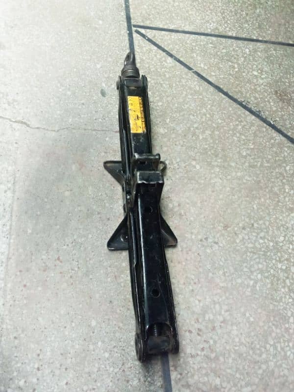 car jack is heavy condition 0