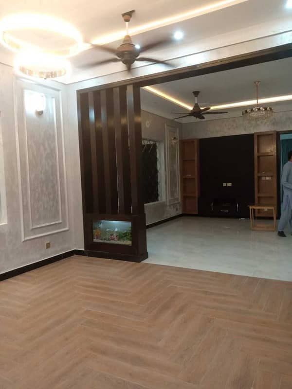 10 Marla Luxury House Available For Sale in Janiper Block Bahria Town Lahore 2