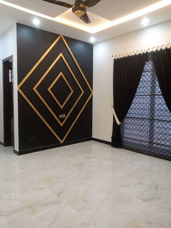 10 Marla Luxury House Available For Sale in Janiper Block Bahria Town Lahore 10