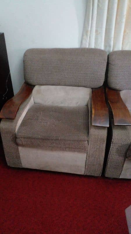 sofa set  7 seater for sale in jauhar (negotiable) 1