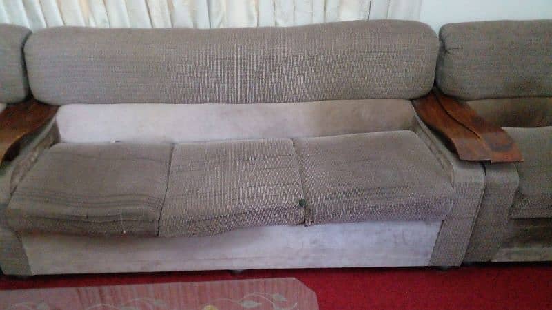 sofa set  7 seater for sale in jauhar (negotiable) 2